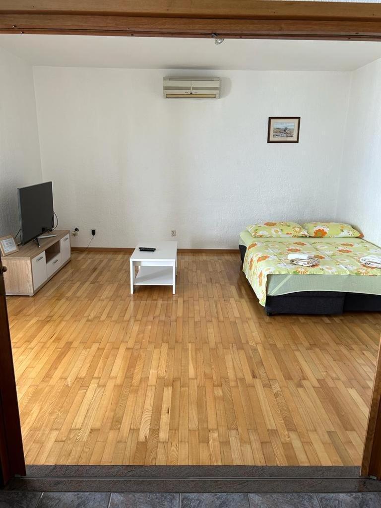 Apartments By The Sea Slatine, Ciovo - 1128 Экстерьер фото